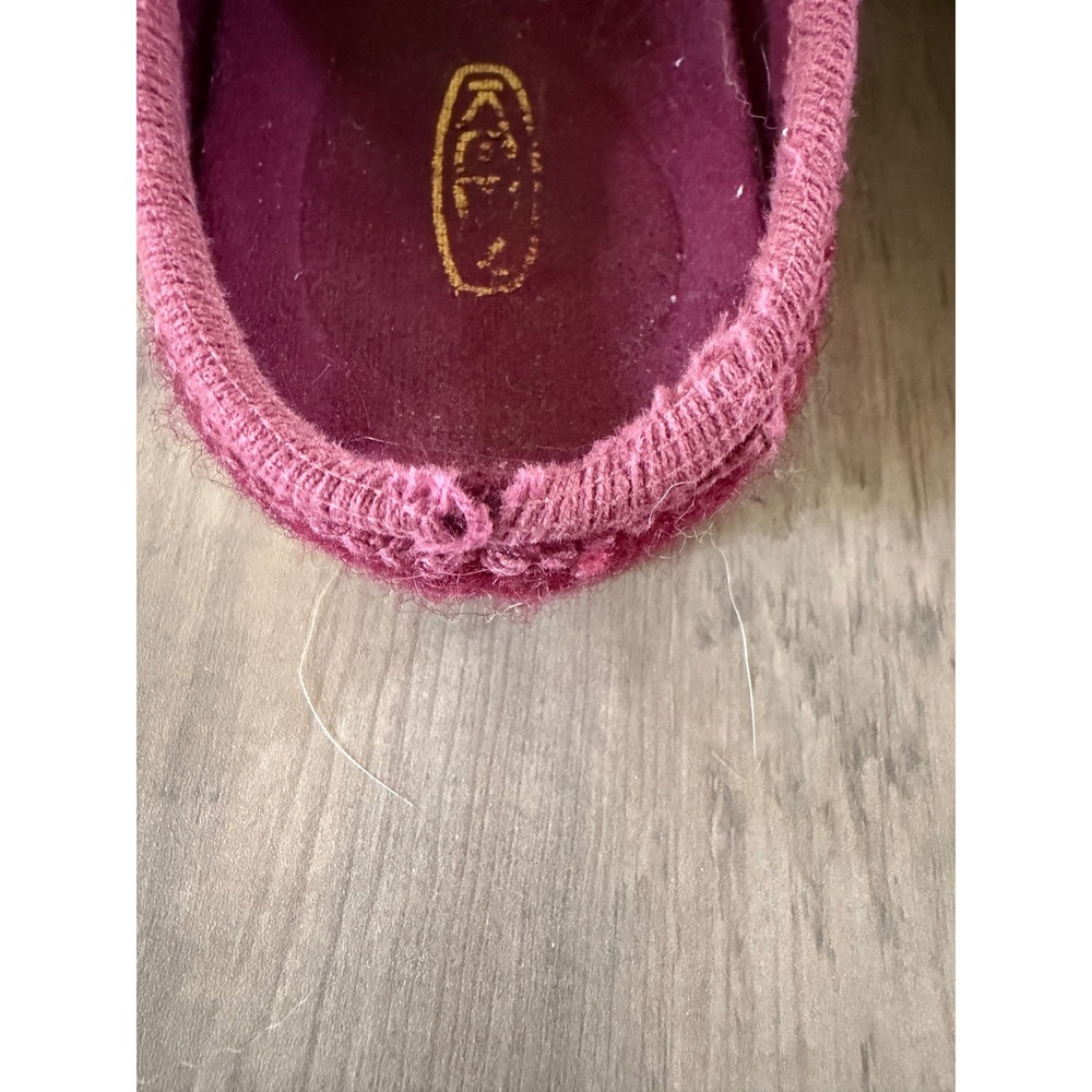 Rare KEEN Trillium Slippers in beautiful burgundy & floral vine embroidery 9 - Picture 6 of 7